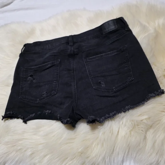 American Eagle Hi-Rise Shortie Black Distressed Denim Shorts Women's Size 10 - Picture 4 of 9